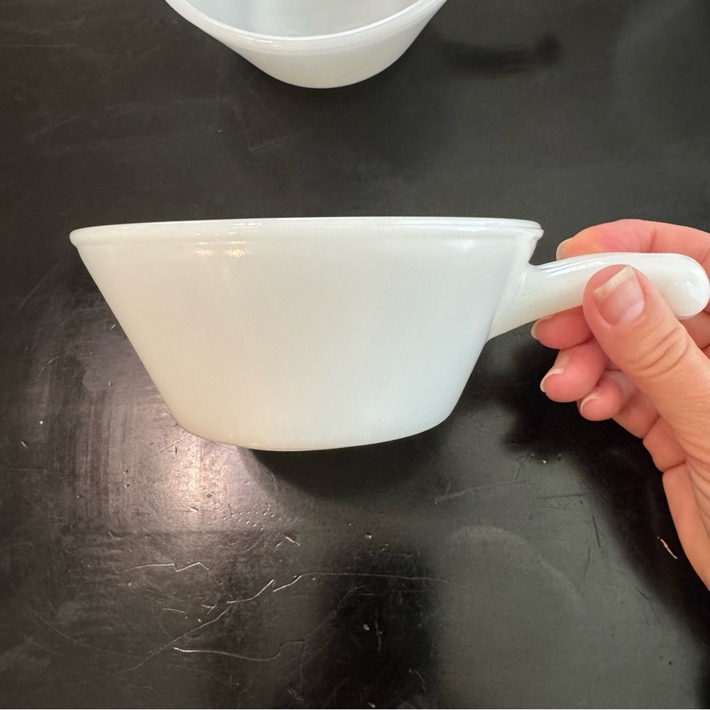Set of 4 Vintage Anchor Hocking Fire King Milk Glass White Bowls With Handles - Picture 4 of 12